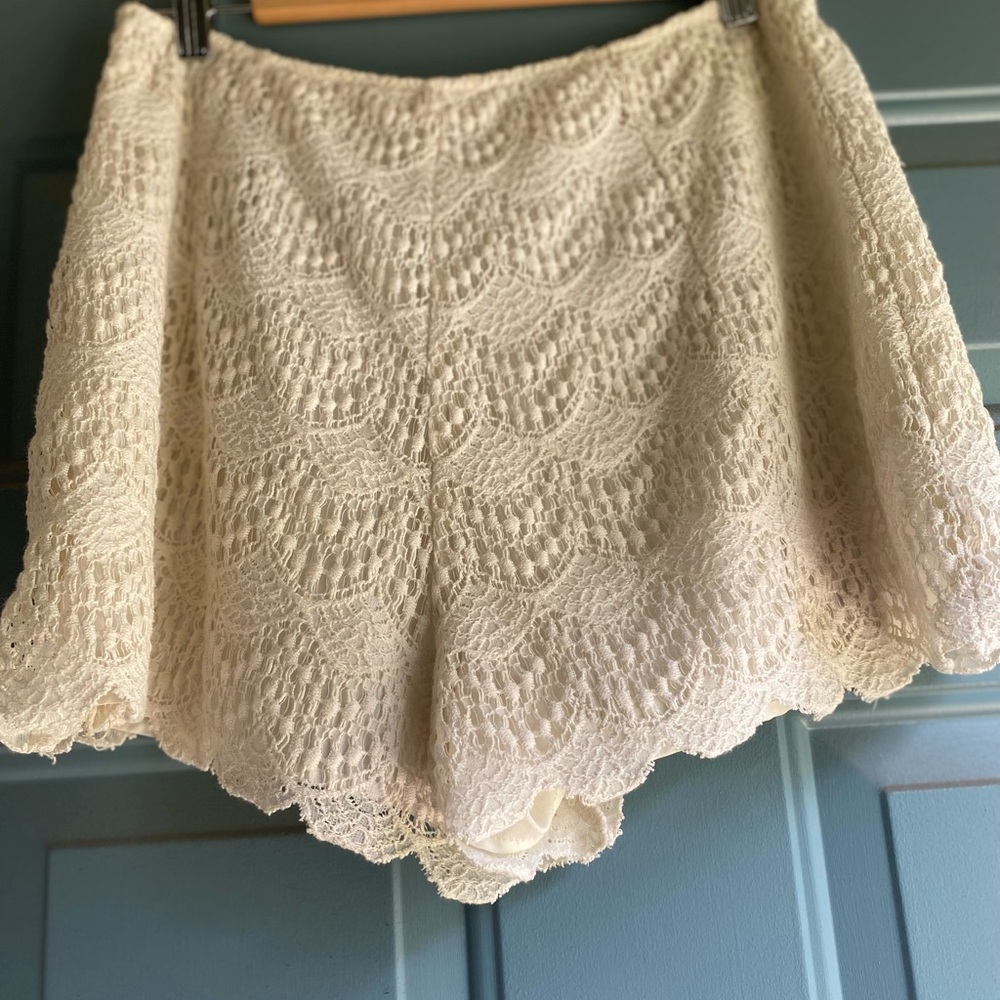 BCBG SHORTS - Picture 2 of 2